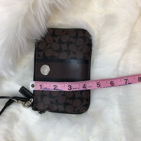 Coach wristlet - Picture 5 of 6